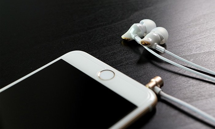 Rock Zircon Stereo Earphone with Mic Nano Material 3.5mm Audio Input HD Tone - Black