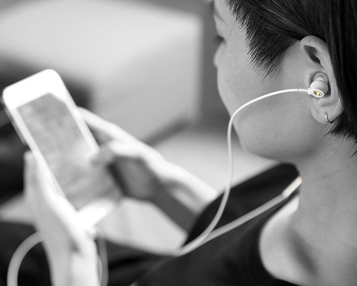 Rock Zircon Stereo Earphone with Mic Nano Material 3.5mm Audio Input HD Tone - Black