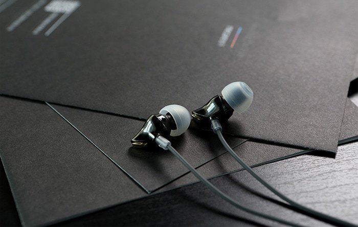 Rock Zircon Stereo Earphone with Mic Nano Material 3.5mm Audio Input HD Tone - Black