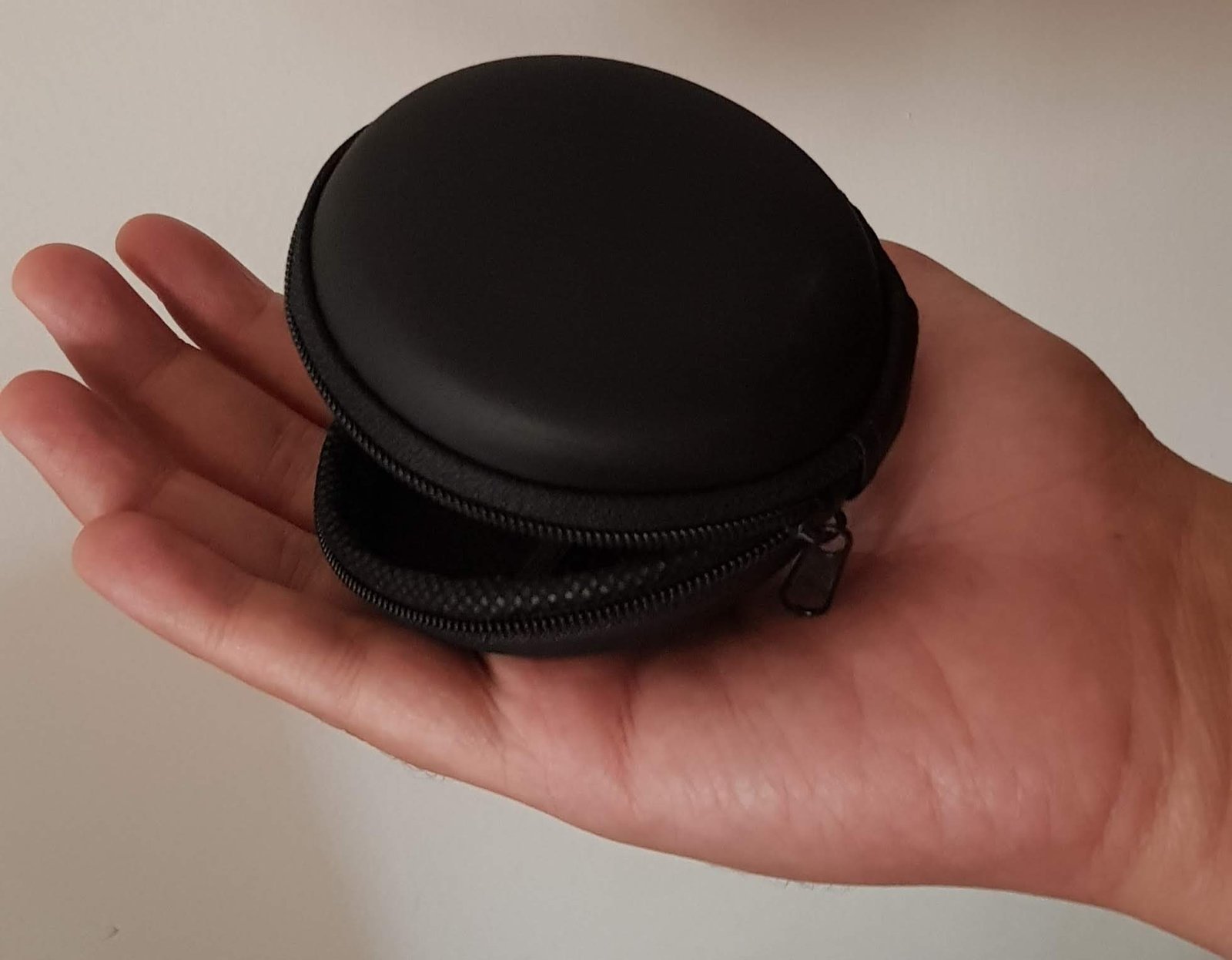 Semi hard rubber Earphone Pouch with zipper storage case round circle shape - black Semi hard rubber Earphone Pouch with zipper storage case round circle shape - black