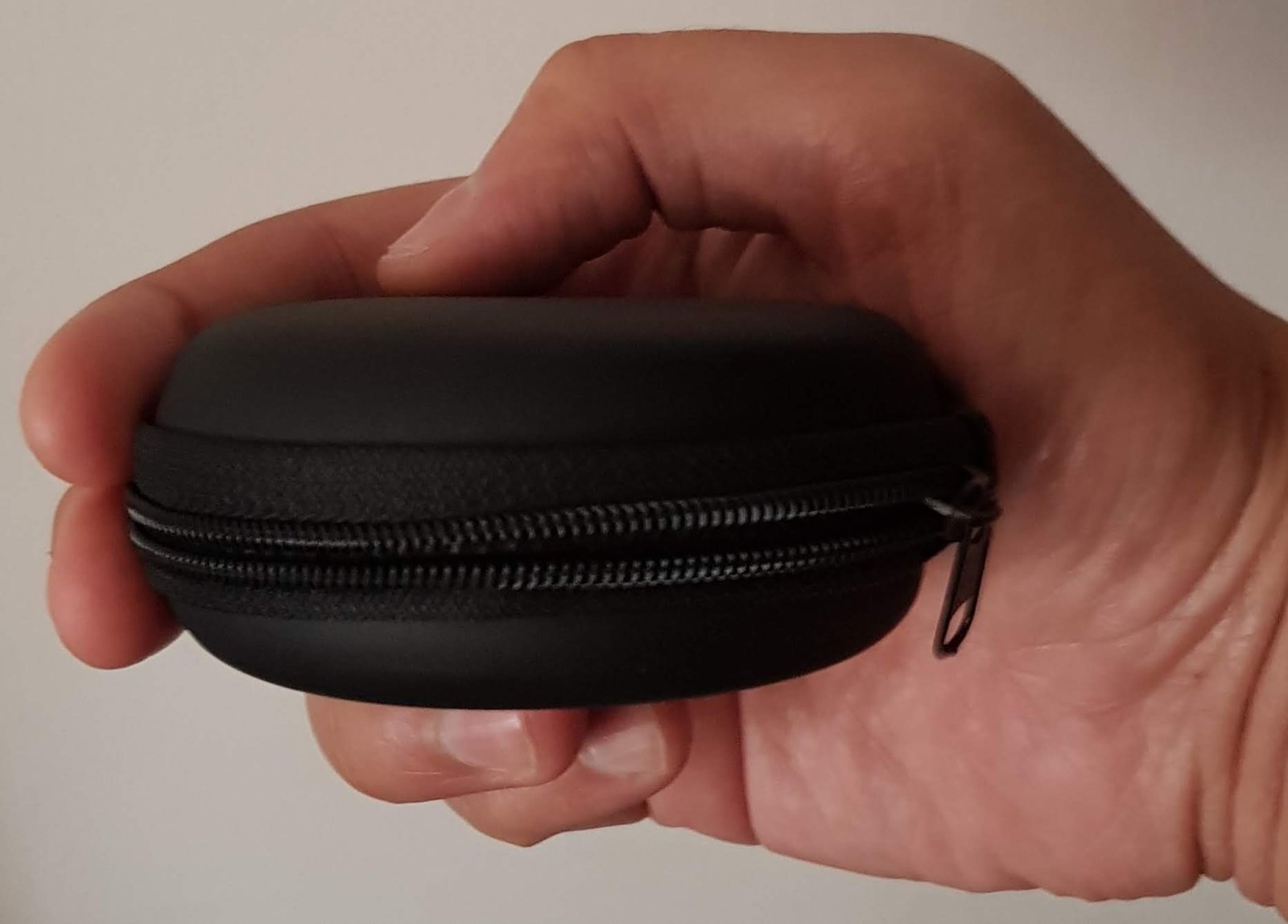 Semi hard rubber Earphone Pouch with zipper storage case round circle