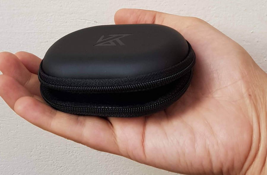 Semi hard rubber Earphone Pouch with zipper storage case Oval shape- black Semi hard rubber Earphone Pouch with zipper storage case Oval shape- black