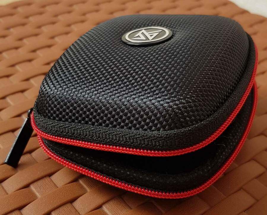 Semi hard rubber nylon Earphone Pouch with zipper storage case almost square shape- black and red