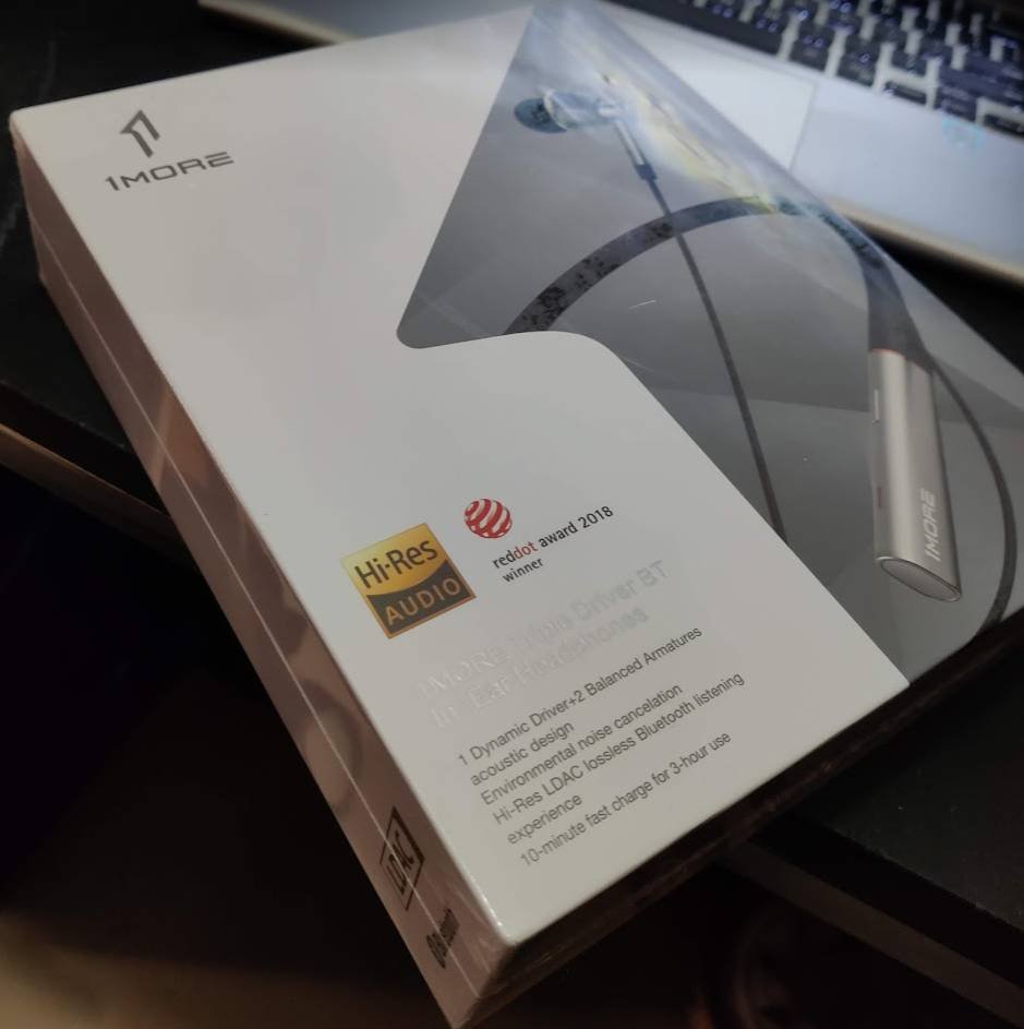 Original 1MORE Triple Driver Neckband Wireless Bluetooth Earphone With Mic Original 1MORE Triple Driver Neckband Wireless Bluetooth Earphone With Mic