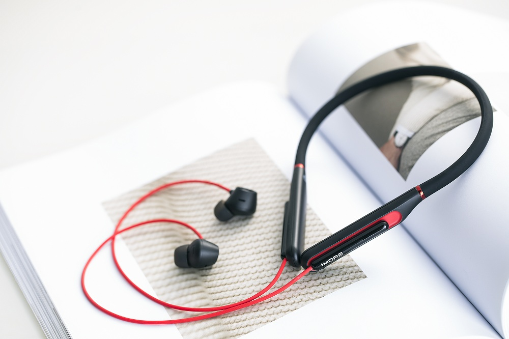 Original 1More Spearhead VR BT E1020BT IN-EAR Headphones Dual power driver Microphone noise reduction Lightweight headset Original 1More Spearhead VR BT E1020BT IN-EAR Headphones Dual power driver Microphone noise reduction Lightweight headset